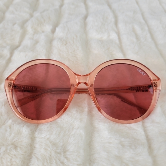 QUAY // ltd ed benefit cosmetics collaboration pink round retro-glam sunglasses main image 9